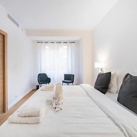 Apartment Wonderful 2 Bedroom *